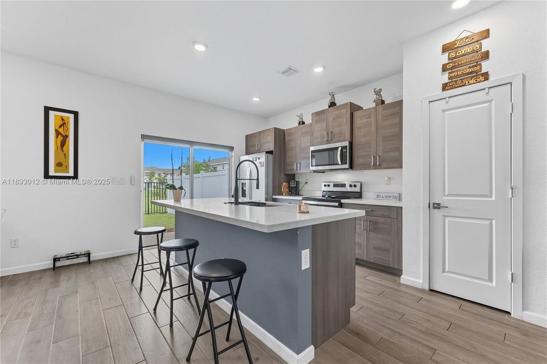 На продажу: $435,000 (3 спален, 2 ванн, 1628 Квадратных фут)