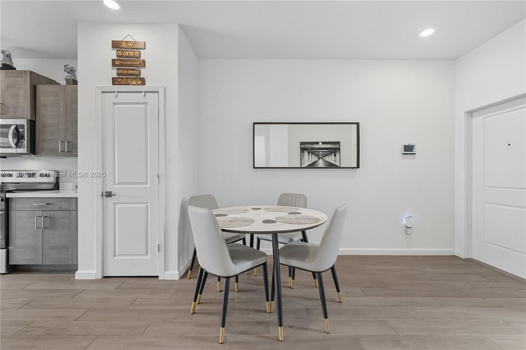 На продажу: $435,000 (3 спален, 2 ванн, 1628 Квадратных фут)