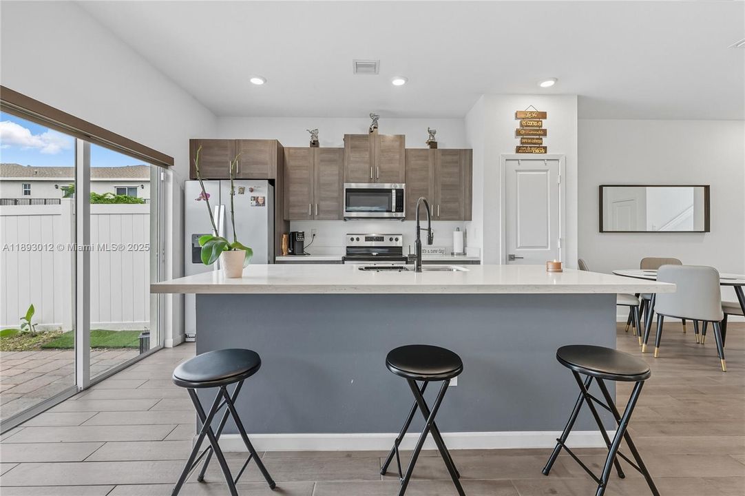 На продажу: $435,000 (3 спален, 2 ванн, 1628 Квадратных фут)