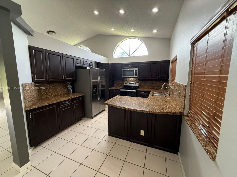 Недавно арендовано: $3,750 (3 спален, 2 ванн, 1806 Квадратных фут)