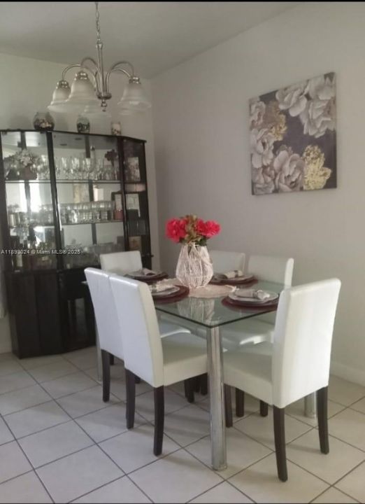 На продажу: $335,000 (3 спален, 2 ванн, 1234 Квадратных фут)