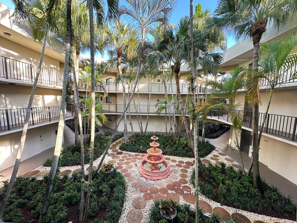 Под контрактом: $305,000 (3 спален, 2 ванн, 1040 Квадратных фут)