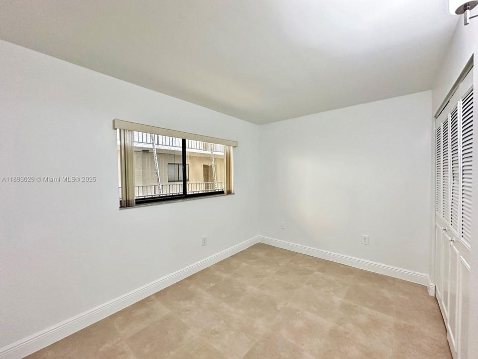 Под контрактом: $305,000 (3 спален, 2 ванн, 1040 Квадратных фут)