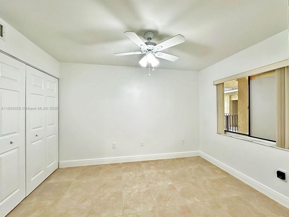 Под контрактом: $305,000 (3 спален, 2 ванн, 1040 Квадратных фут)