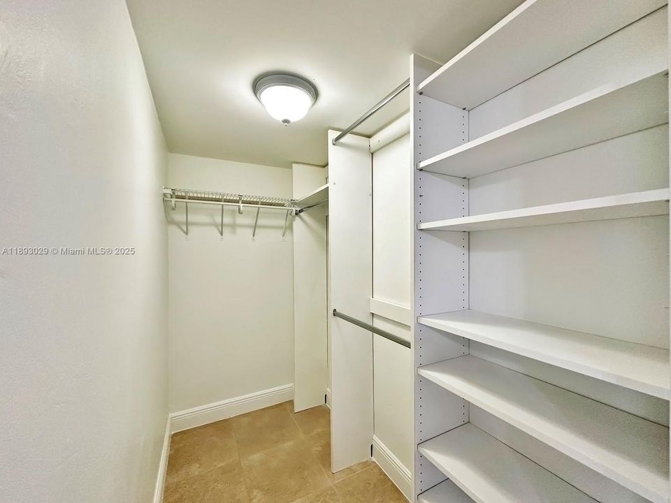 Под контрактом: $305,000 (3 спален, 2 ванн, 1040 Квадратных фут)