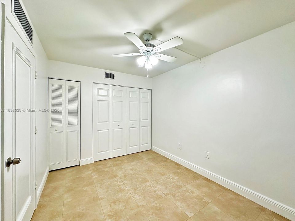 Под контрактом: $305,000 (3 спален, 2 ванн, 1040 Квадратных фут)