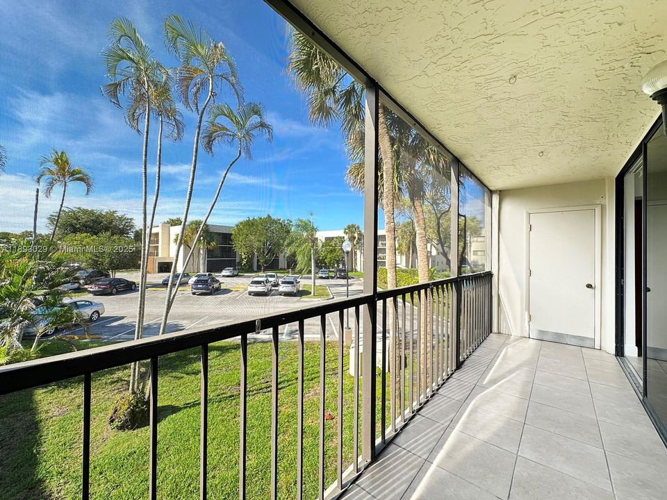 Под контрактом: $305,000 (3 спален, 2 ванн, 1040 Квадратных фут)