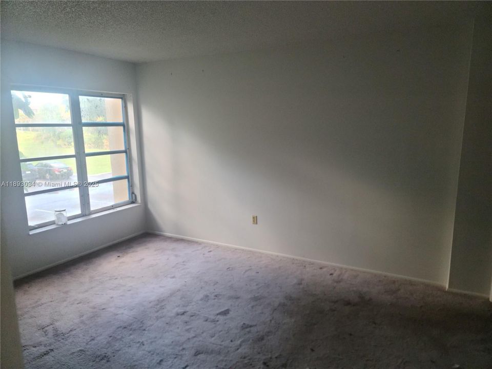 Active With Contract: $90,000 (2 beds, 2 baths, 972 Square Feet)