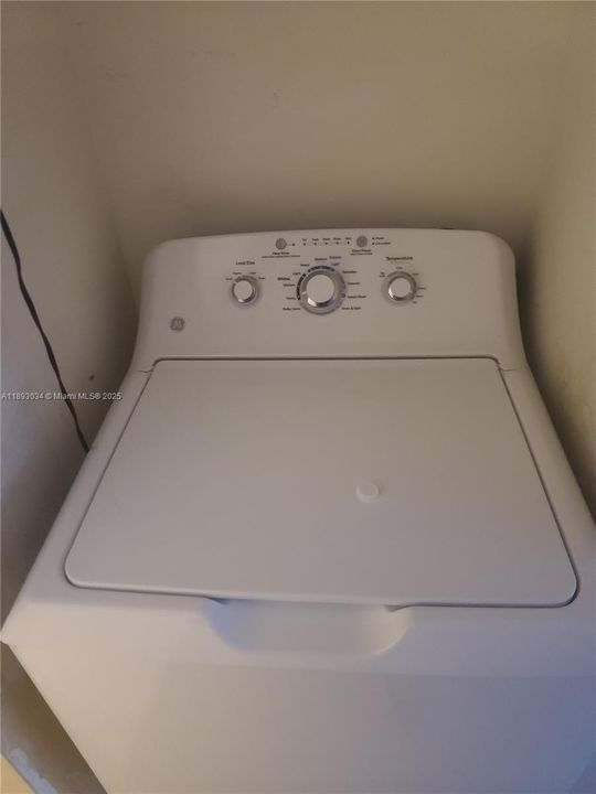 Active With Contract: $90,000 (2 beds, 2 baths, 972 Square Feet)