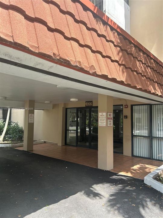 Active With Contract: $90,000 (2 beds, 2 baths, 972 Square Feet)