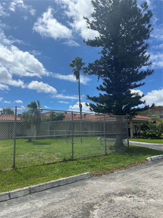 Active With Contract: $90,000 (2 beds, 2 baths, 972 Square Feet)