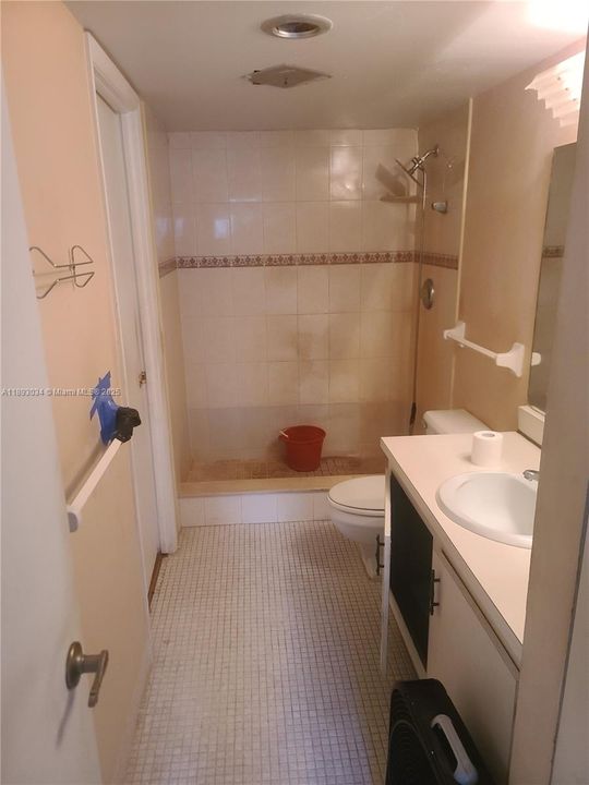 Active With Contract: $90,000 (2 beds, 2 baths, 972 Square Feet)