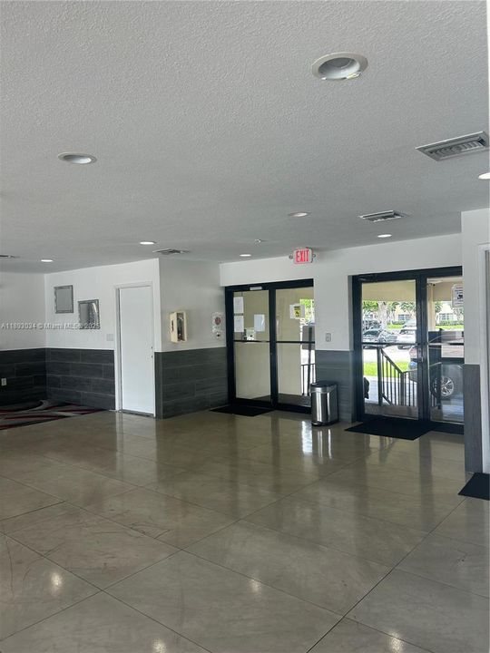 Active With Contract: $90,000 (2 beds, 2 baths, 972 Square Feet)