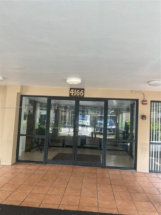 Active With Contract: $90,000 (2 beds, 2 baths, 972 Square Feet)