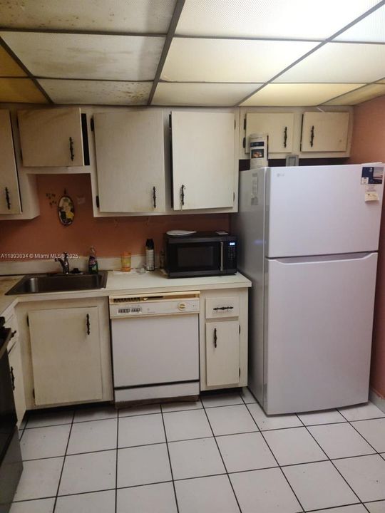 Active With Contract: $90,000 (2 beds, 2 baths, 972 Square Feet)