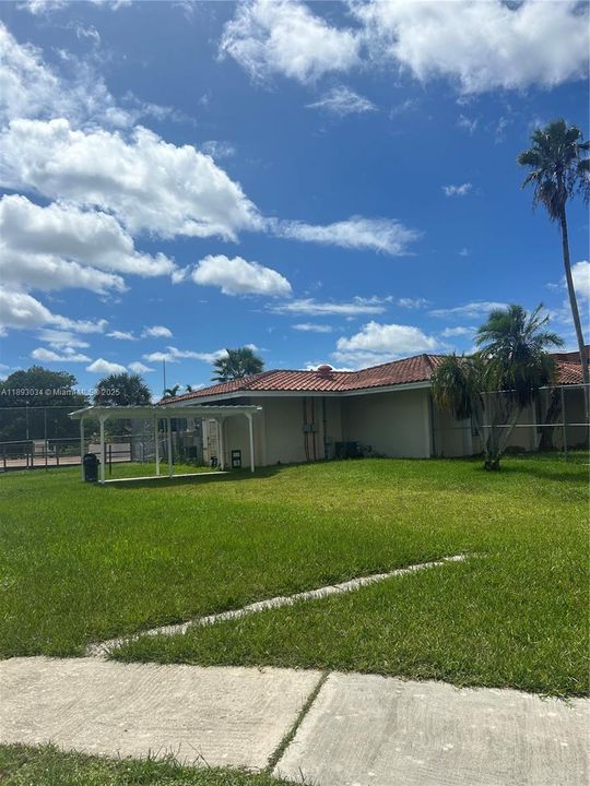 Active With Contract: $90,000 (2 beds, 2 baths, 972 Square Feet)