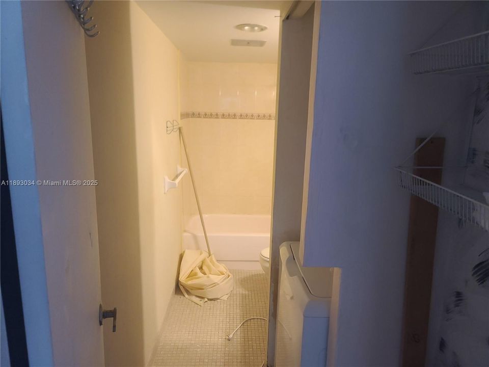 Active With Contract: $90,000 (2 beds, 2 baths, 972 Square Feet)