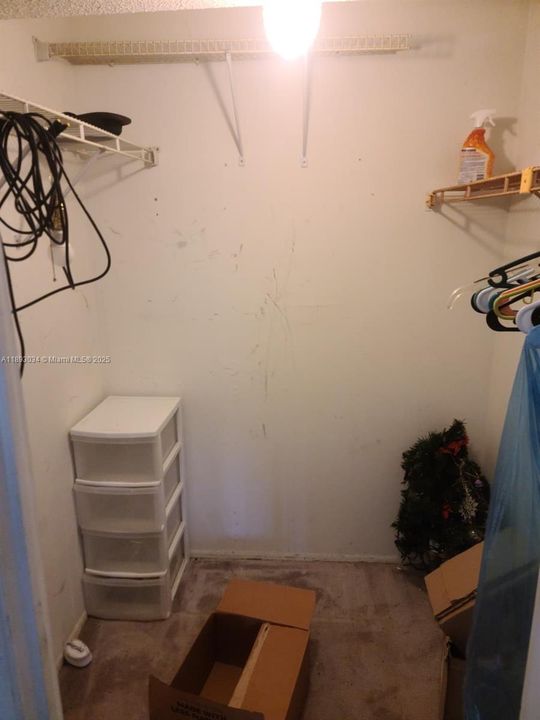 Active With Contract: $90,000 (2 beds, 2 baths, 972 Square Feet)