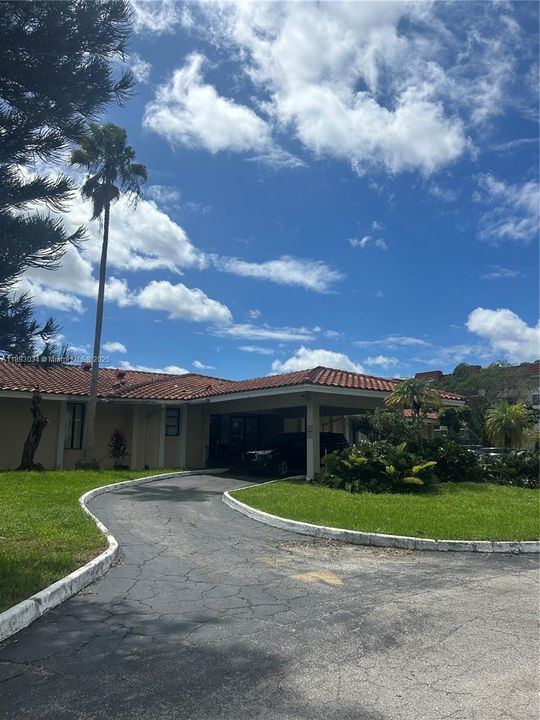 Active With Contract: $90,000 (2 beds, 2 baths, 972 Square Feet)