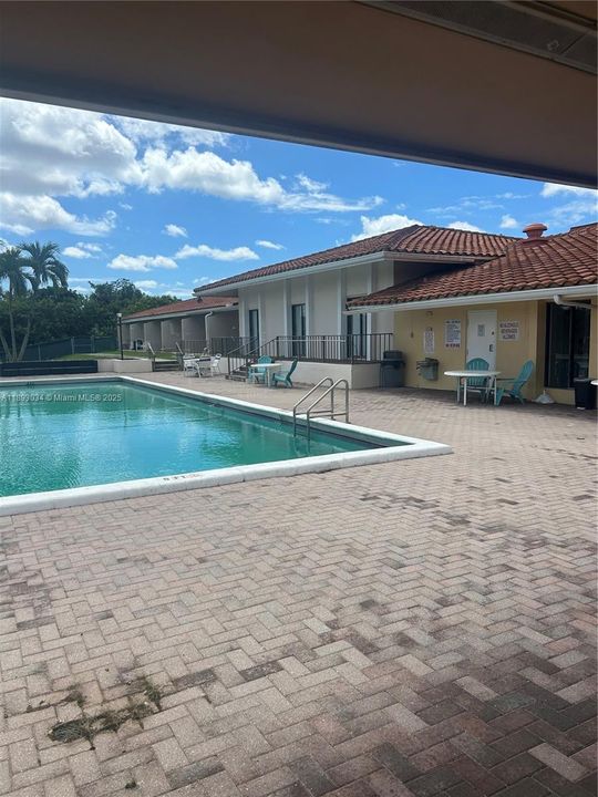 Active With Contract: $90,000 (2 beds, 2 baths, 972 Square Feet)