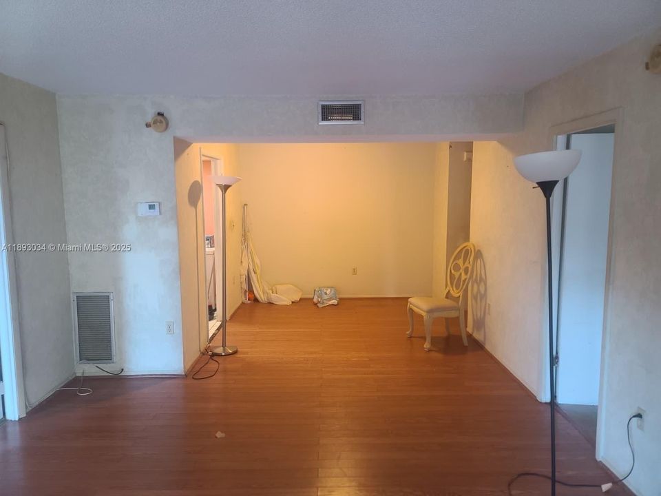 Active With Contract: $90,000 (2 beds, 2 baths, 972 Square Feet)