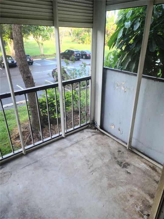 Active With Contract: $90,000 (2 beds, 2 baths, 972 Square Feet)