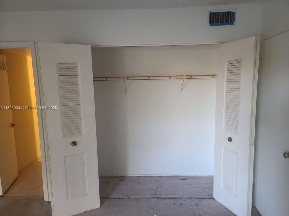 Active With Contract: $90,000 (2 beds, 2 baths, 972 Square Feet)