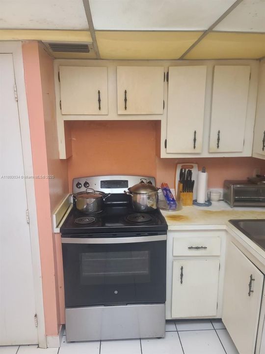 Active With Contract: $90,000 (2 beds, 2 baths, 972 Square Feet)