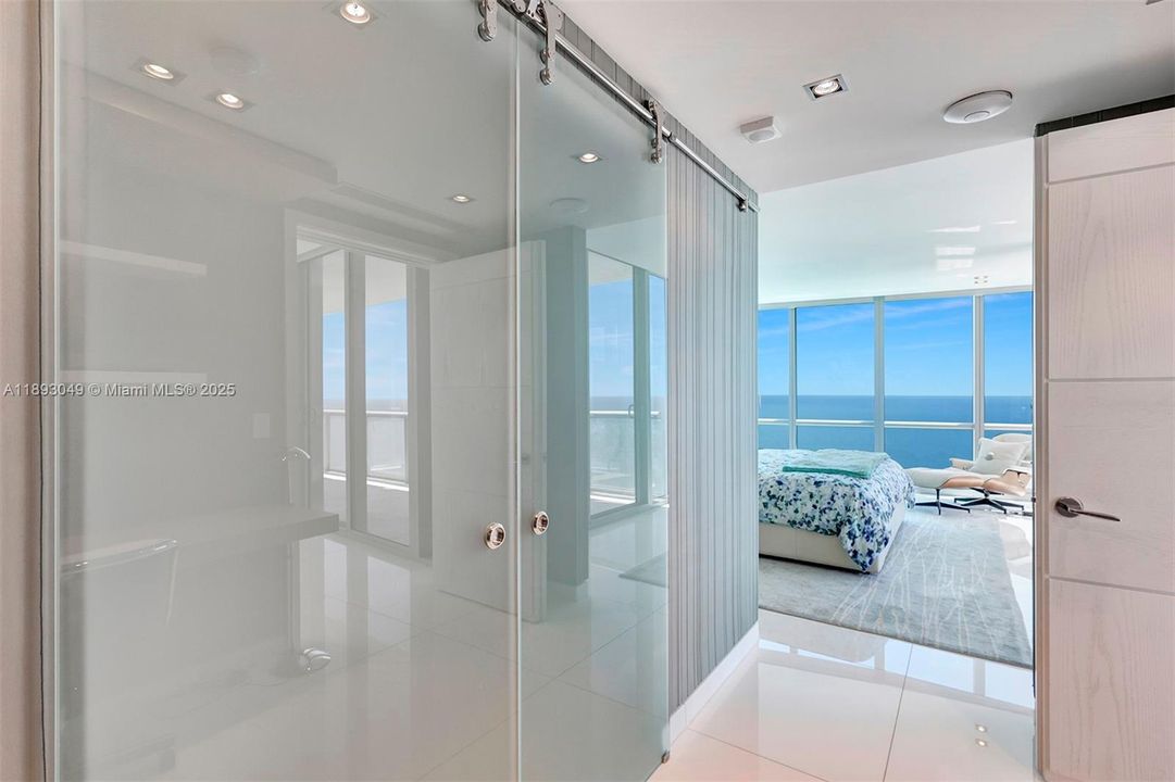 Activo con contrato: $17,000 (4 camas, 4 baños, 2485 Pies cuadrados)