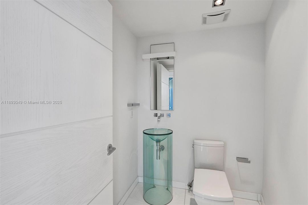 Activo con contrato: $17,000 (4 camas, 4 baños, 2485 Pies cuadrados)