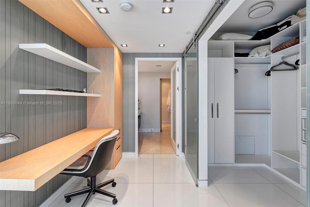 Activo con contrato: $17,000 (4 camas, 4 baños, 2485 Pies cuadrados)