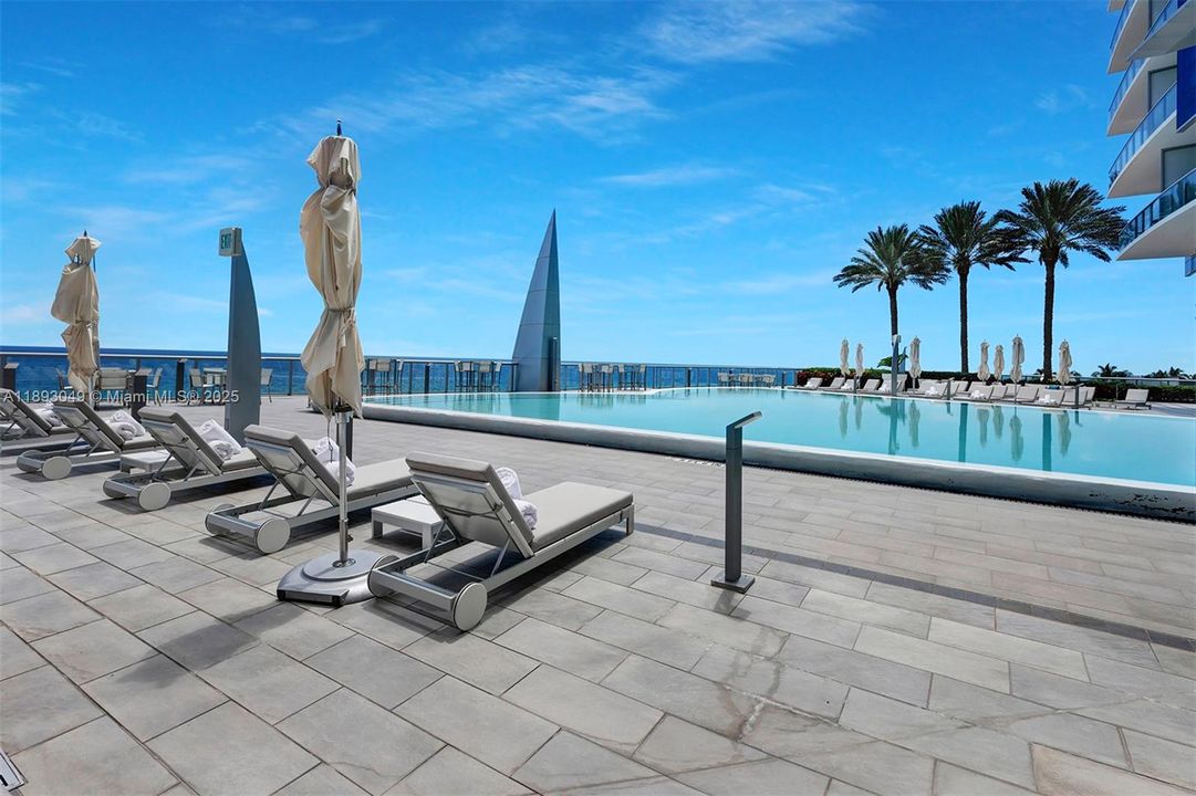 Activo con contrato: $17,000 (4 camas, 4 baños, 2485 Pies cuadrados)