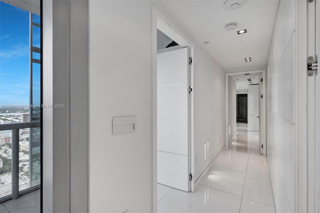 Activo con contrato: $17,000 (4 camas, 4 baños, 2485 Pies cuadrados)