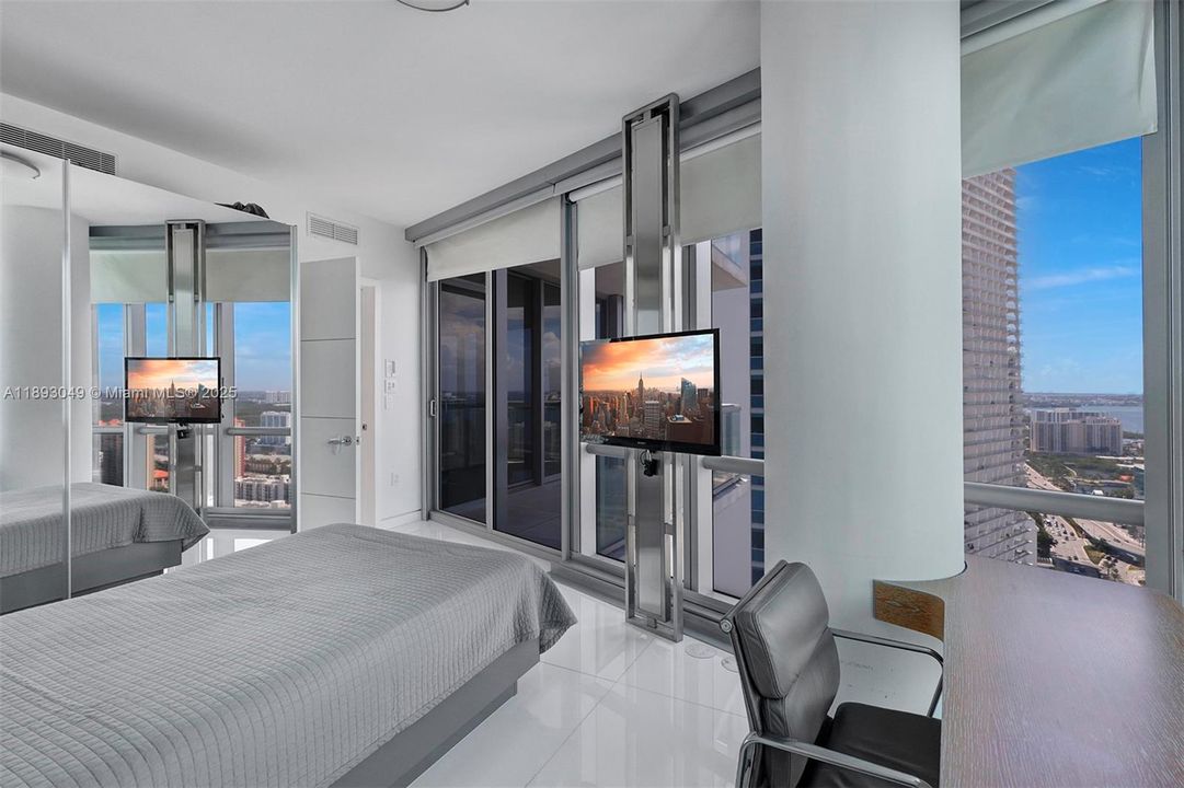 Activo con contrato: $17,000 (4 camas, 4 baños, 2485 Pies cuadrados)