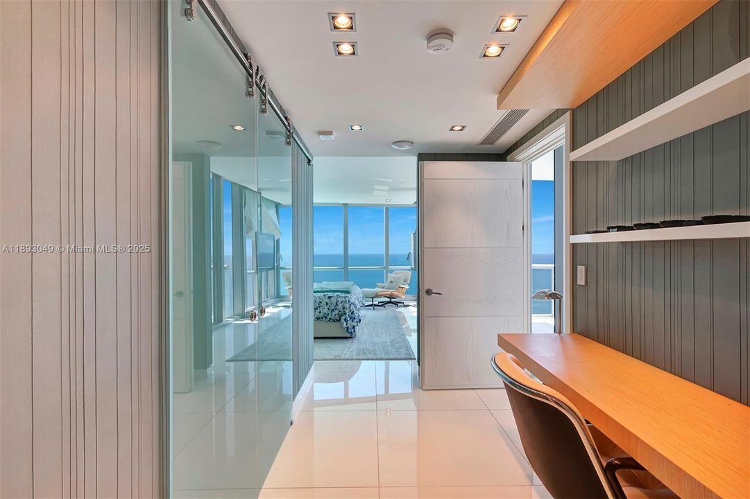 Activo con contrato: $17,000 (4 camas, 4 baños, 2485 Pies cuadrados)