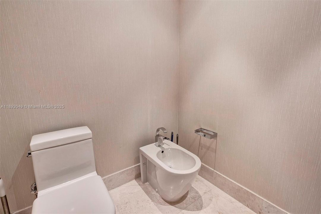 Activo con contrato: $17,000 (4 camas, 4 baños, 2485 Pies cuadrados)