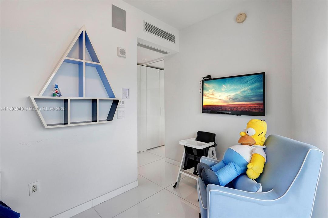 Activo con contrato: $17,000 (4 camas, 4 baños, 2485 Pies cuadrados)