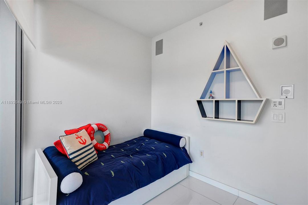 Activo con contrato: $17,000 (4 camas, 4 baños, 2485 Pies cuadrados)