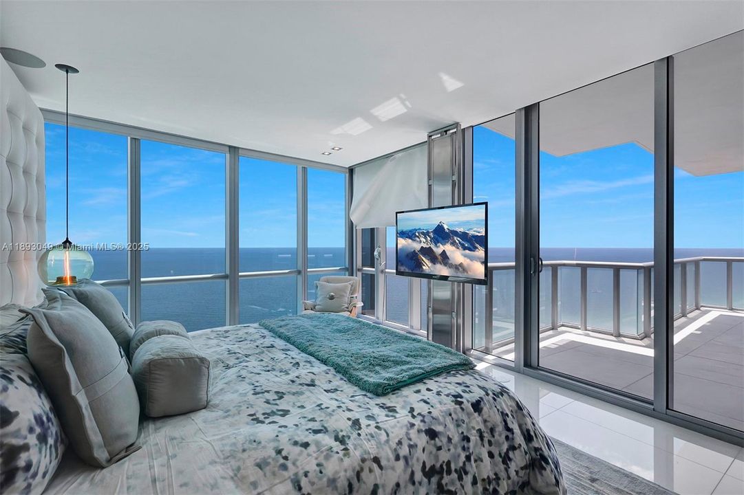 Activo con contrato: $17,000 (4 camas, 4 baños, 2485 Pies cuadrados)