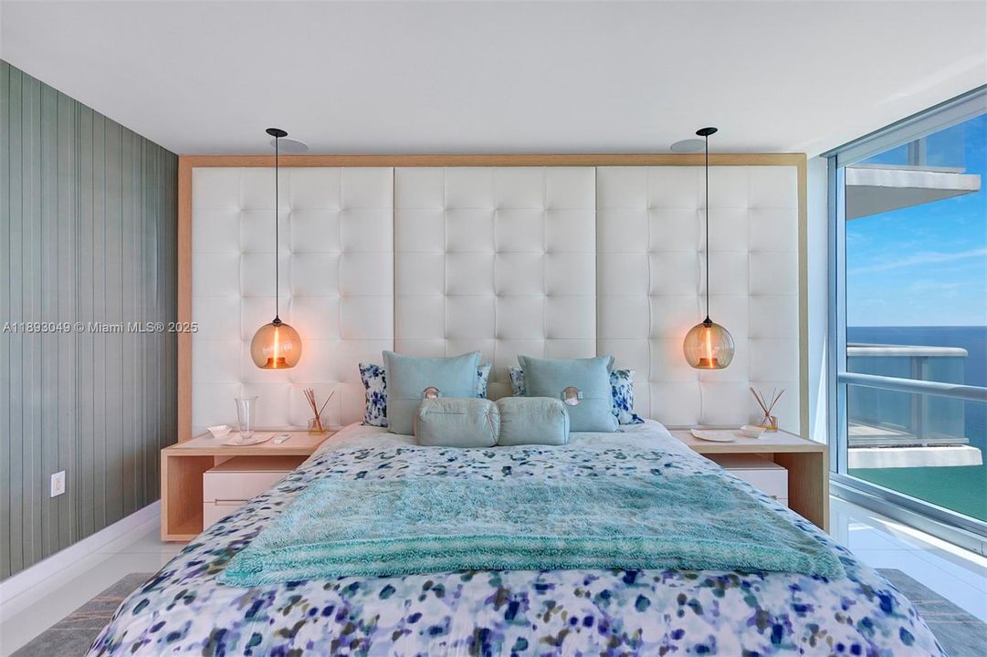 Activo con contrato: $17,000 (4 camas, 4 baños, 2485 Pies cuadrados)