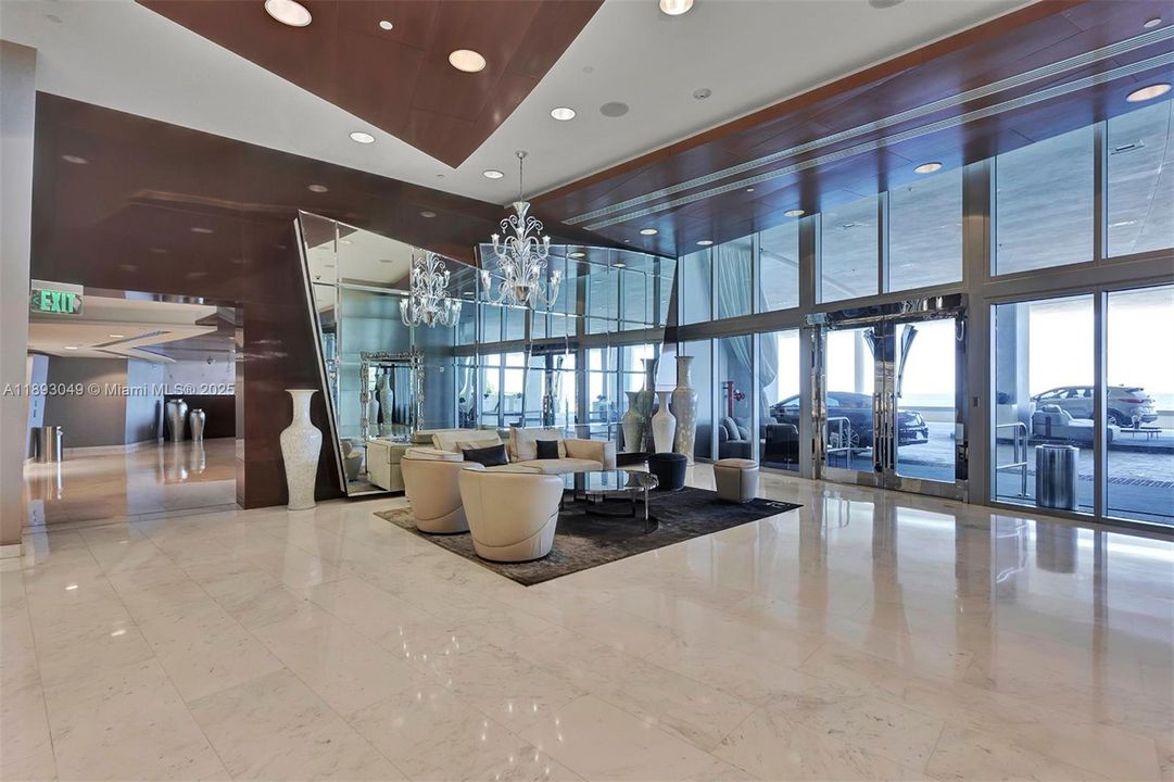 Activo con contrato: $17,000 (4 camas, 4 baños, 2485 Pies cuadrados)