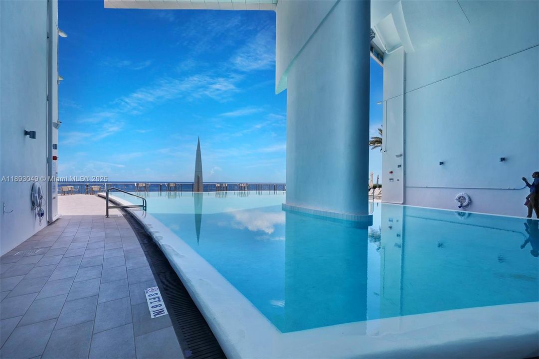 Activo con contrato: $17,000 (4 camas, 4 baños, 2485 Pies cuadrados)