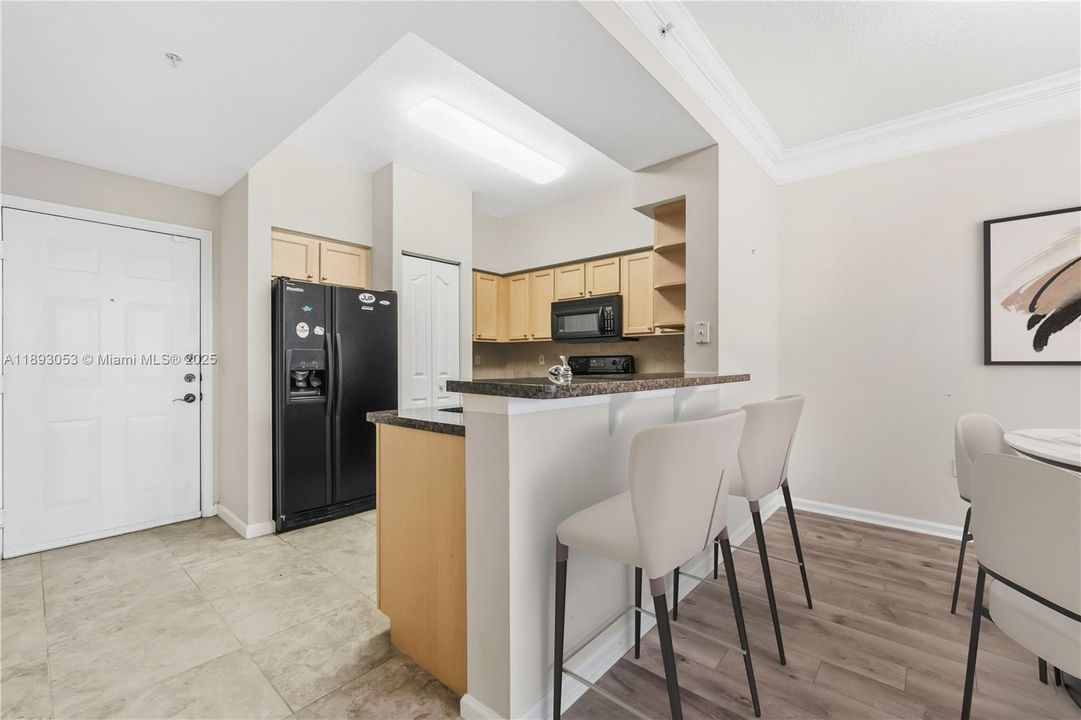 待售: $275,000 (1 贝兹, 1 浴室, 849 平方英尺)