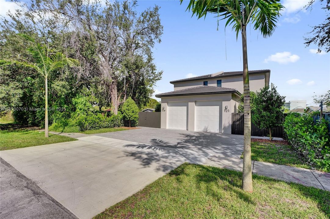 Active With Contract: $4,800 (4 beds, 3 baths, 1845 Square Feet)