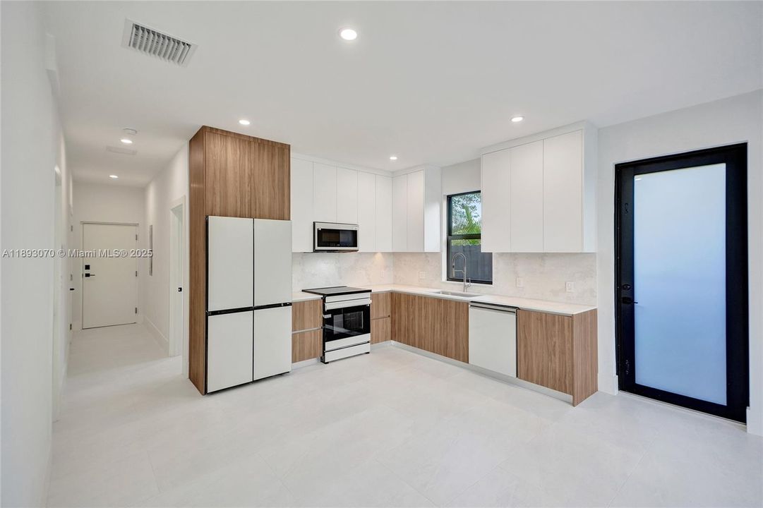 Active With Contract: $4,800 (4 beds, 3 baths, 1845 Square Feet)