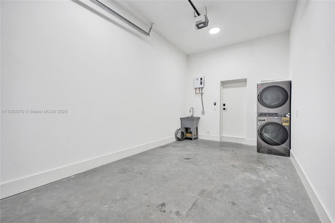 Active With Contract: $4,800 (4 beds, 3 baths, 1845 Square Feet)