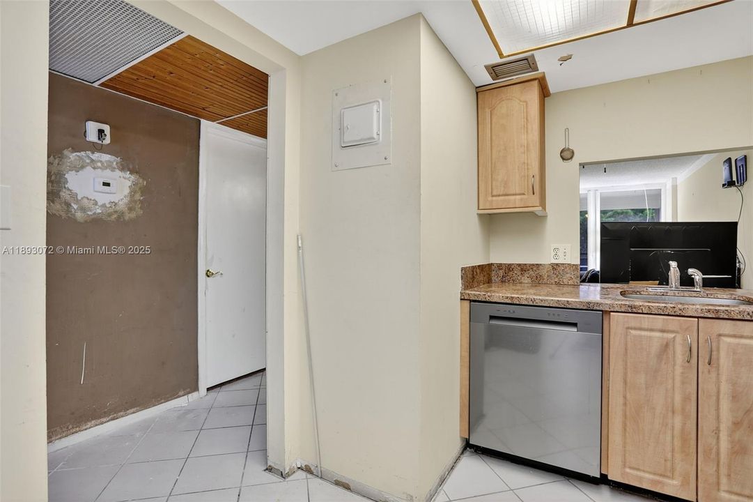 Activo con contrato: $134,900 (2 camas, 2 baños, 975 Pies cuadrados)