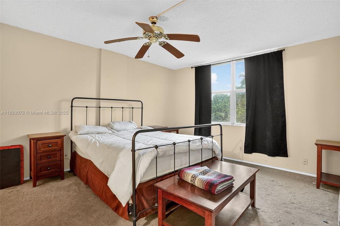 Activo con contrato: $134,900 (2 camas, 2 baños, 975 Pies cuadrados)