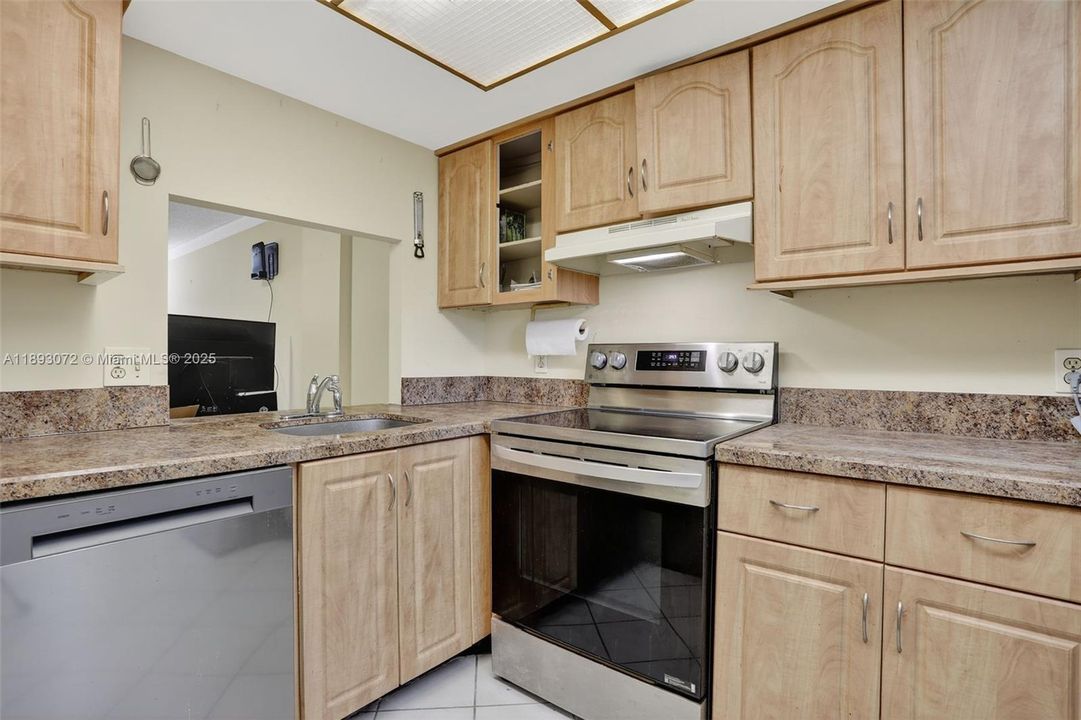 Activo con contrato: $134,900 (2 camas, 2 baños, 975 Pies cuadrados)