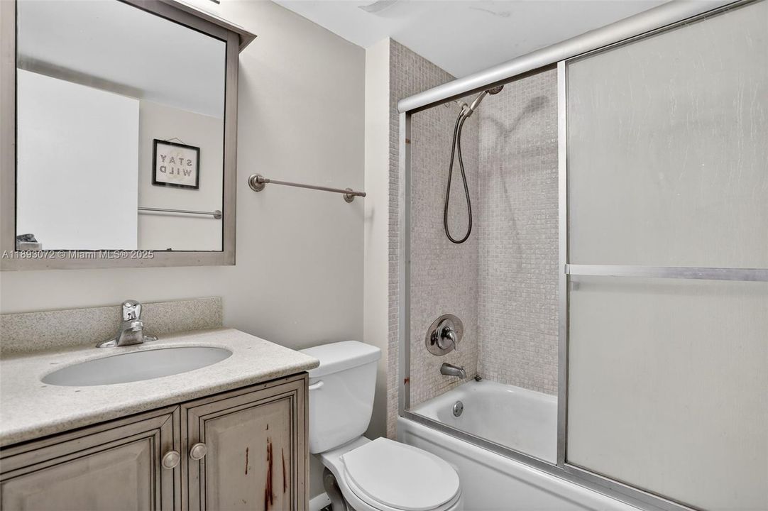 Activo con contrato: $134,900 (2 camas, 2 baños, 975 Pies cuadrados)